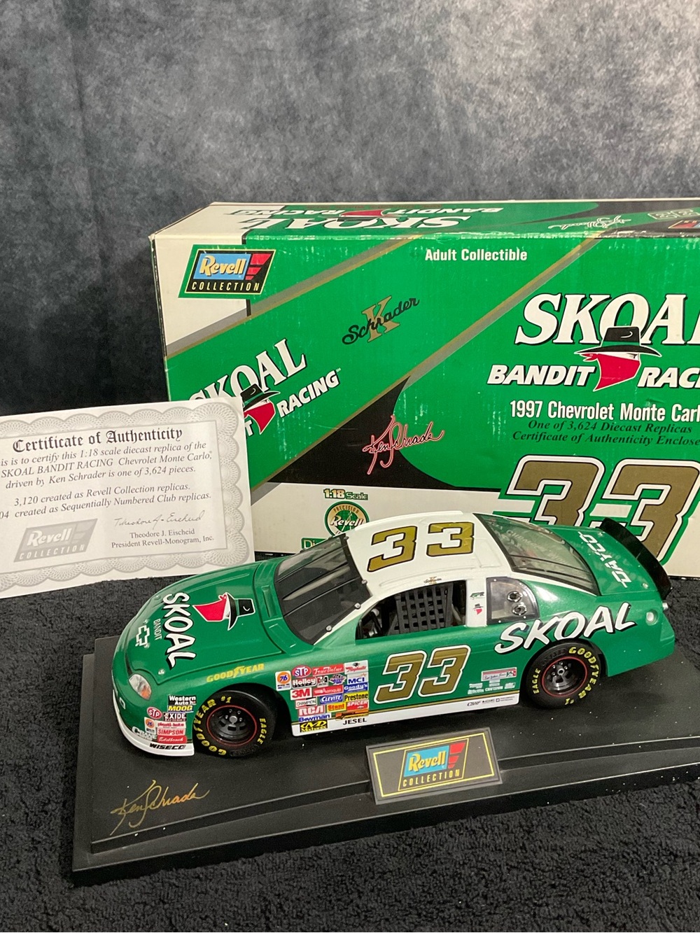 RARE 1:18 – Ken Schrader #33 Skoal Bandit 1997 Revell Monte Carlo NASCAR Diecast